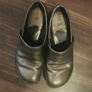 Size 7 and a half BORN slide on dark gold